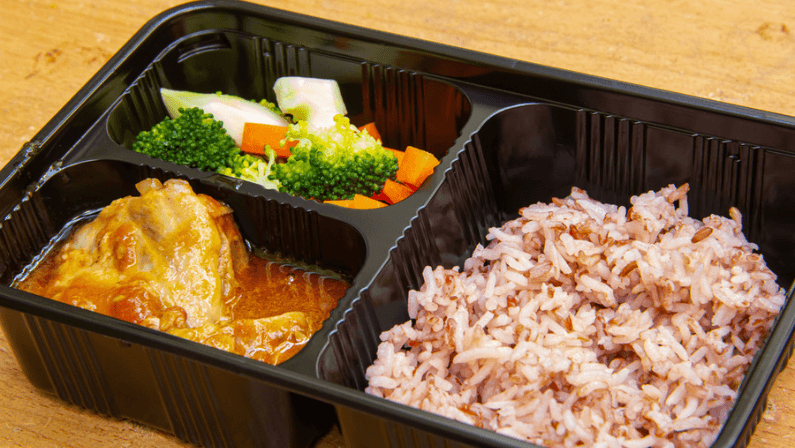 Lunch boxes with food ready to go